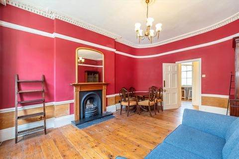 2 bedroom flat for sale, Mecklenburgh Street, London WC1N