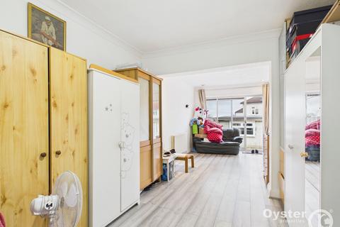4 bedroom semi-detached house to rent, Taunton Way, Stanmore, HA7