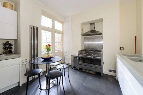 3 bedroom flat to rent, Cavendish Gardens, London SW4