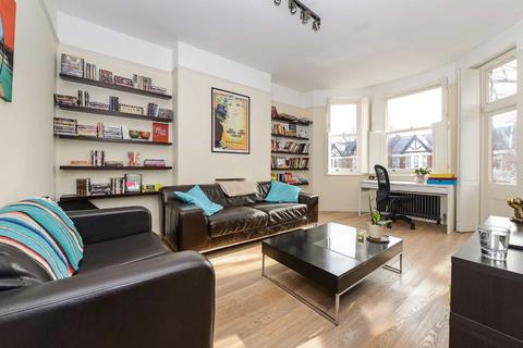 3 bedroom flat to rent, Cavendish Gardens, London SW4