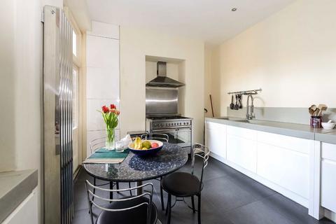 3 bedroom flat to rent, Cavendish Gardens, London SW4