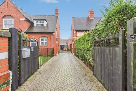 4 bedroom detached house for sale, Glascote Lane, Wilnecote, Tamworth