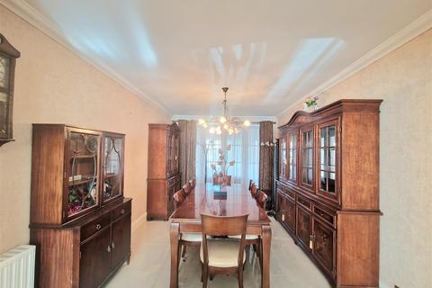 5 bedroom property to rent, Woodgrange Avenue, Harrow
