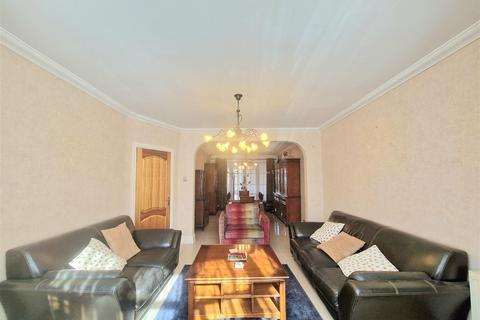 5 bedroom property to rent, Woodgrange Avenue, Harrow