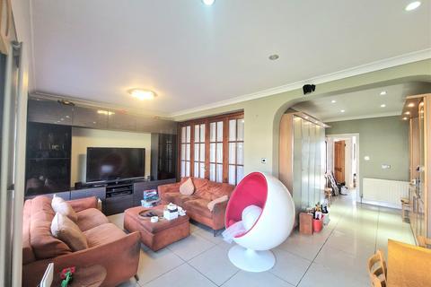 5 bedroom property to rent, Woodgrange Avenue, Harrow