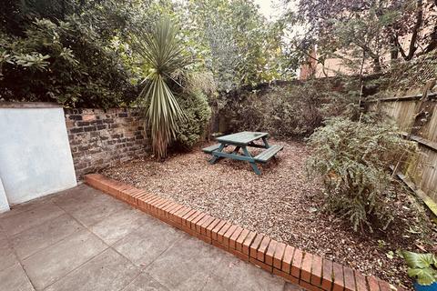 2 bedroom flat to rent, Sussex Way, London N7