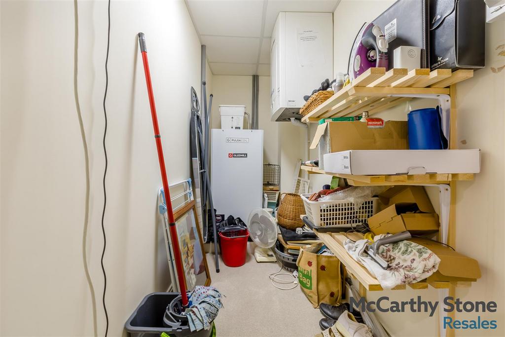 8680755-interior02.jpg