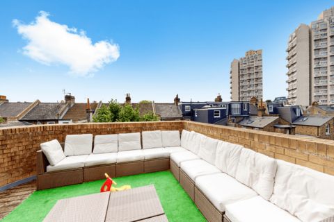 3 bedroom apartment to rent, Lingham Street, London, SW9