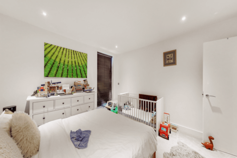 3 bedroom apartment to rent, Lingham Street, London, SW9