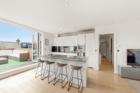 3 bedroom apartment to rent, Lingham Street, London, SW9