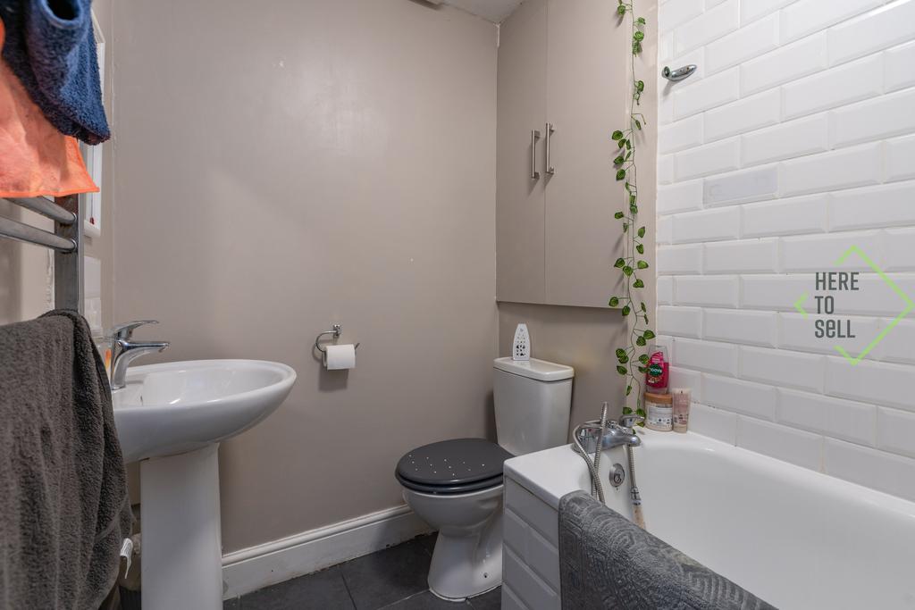 68a Regina Road N4-8