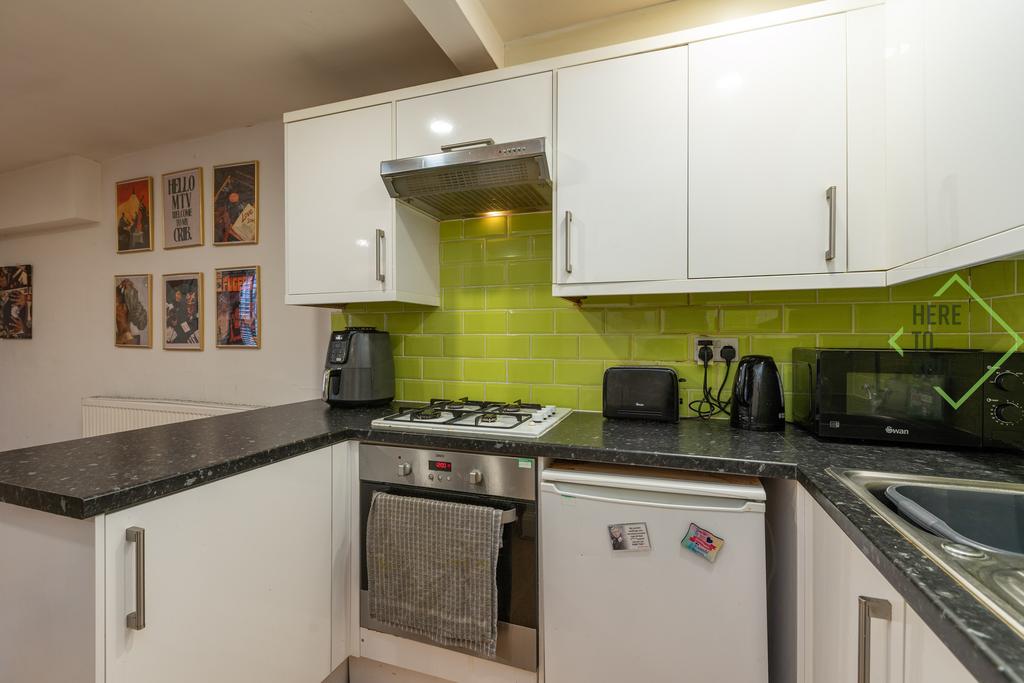 68a Regina Road N4-17