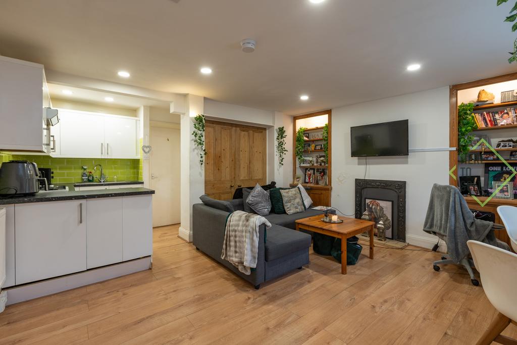 68a Regina Road N4-22