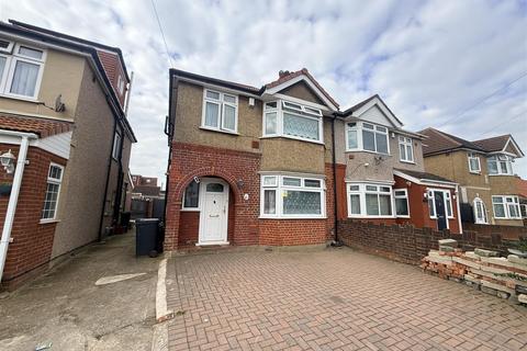 undefined, Cambridge Close, Hounslow TW4