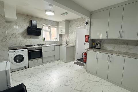 undefined, Cambridge Close, Hounslow TW4