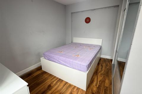 undefined, Cambridge Close, Hounslow TW4