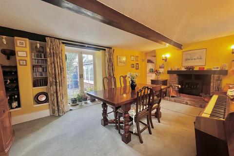 undefined, Tarrant Keyneston