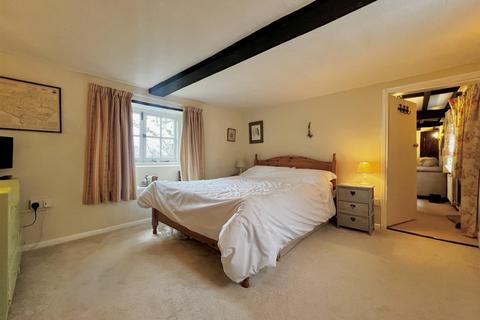 undefined, Tarrant Keyneston