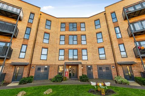 2 bedroom flat for sale, Devonshire Close, Grays