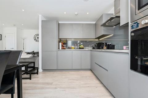 2 bedroom flat for sale, Devonshire Close, Grays
