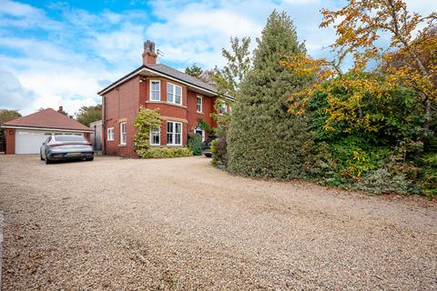 3 bedroom detached house to rent, Renacres Lane, Ormskirk L39