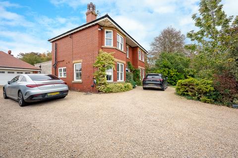 3 bedroom detached house to rent, Renacres Lane, Ormskirk L39