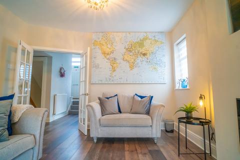 3 bedroom semi-detached house to rent, Grosvenor Road, Southport PR8