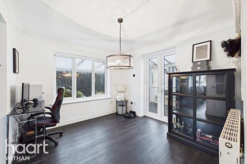 4 bedroom detached house for sale, Plume Avenue, Maldon