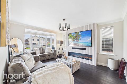 4 bedroom detached house for sale, Plume Avenue, Maldon