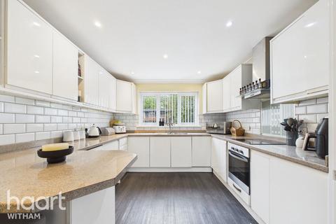 4 bedroom detached house for sale, Plume Avenue, Maldon