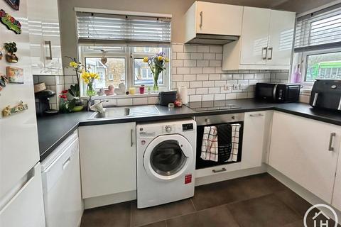 2 bedroom house for sale, Vectis Drive, Sittingbourne