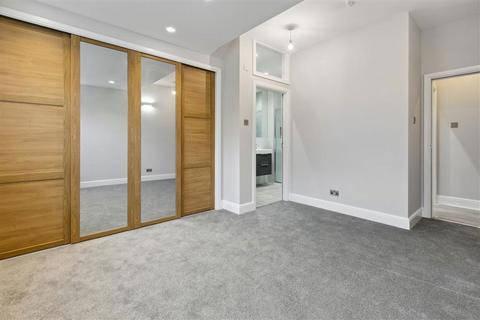 undefined, Stanley Road, Teddington TW11
