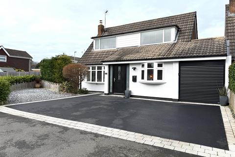 3 bedroom detached house for sale, Hawkesmore Drive, Little Haywood, Stafford