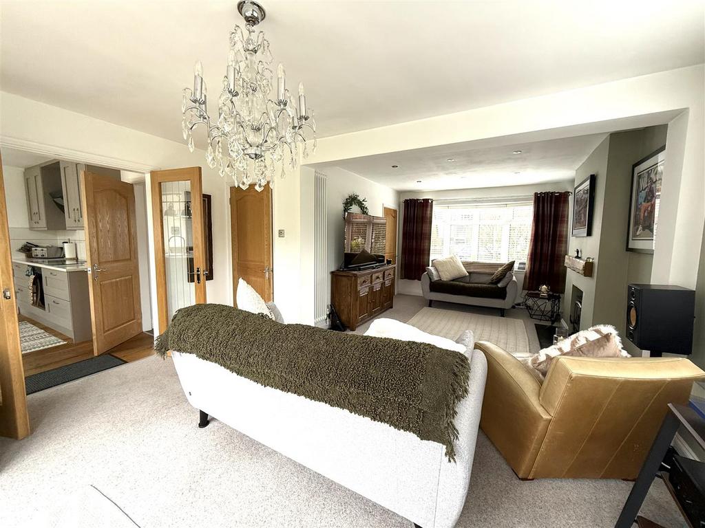 10 hd lounge.jpeg