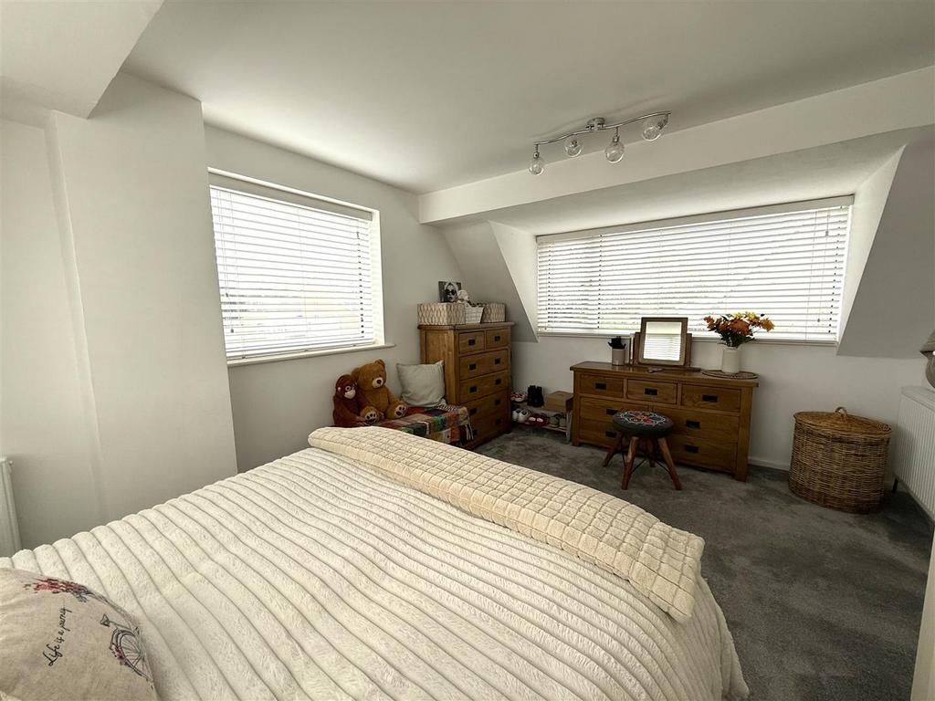 10 hd bed 2.jpeg