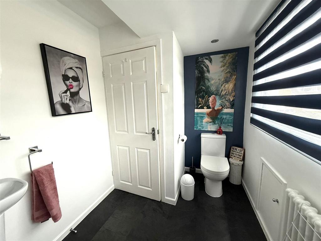 10 hd bathroom.jpeg