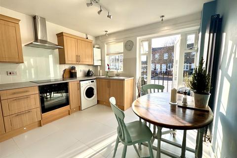 2 bedroom maisonette for sale, Regency Way, Bexleyheath DA6