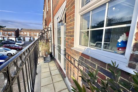2 bedroom maisonette for sale, Regency Way, Bexleyheath DA6