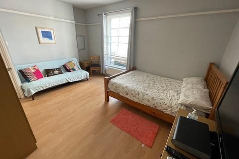 1 bedroom flat to rent, Castle Street, Ryde, PO33