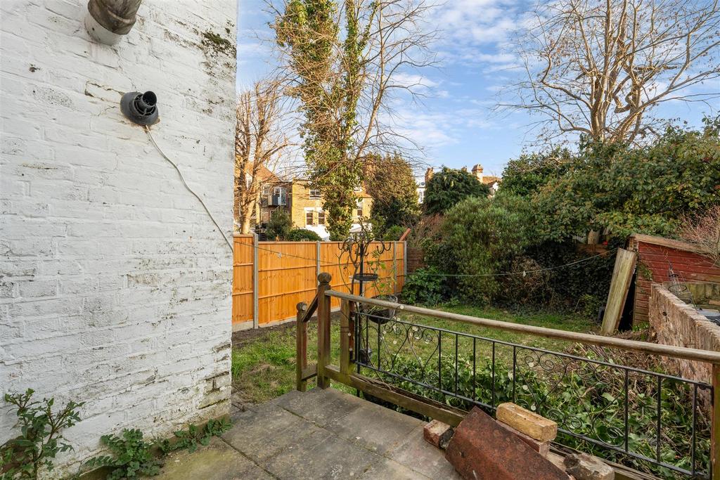 Fairlawn Grove, W4 - FOR SALE