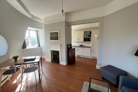 2 bedroom flat to rent, Station Road, Poole, BH14