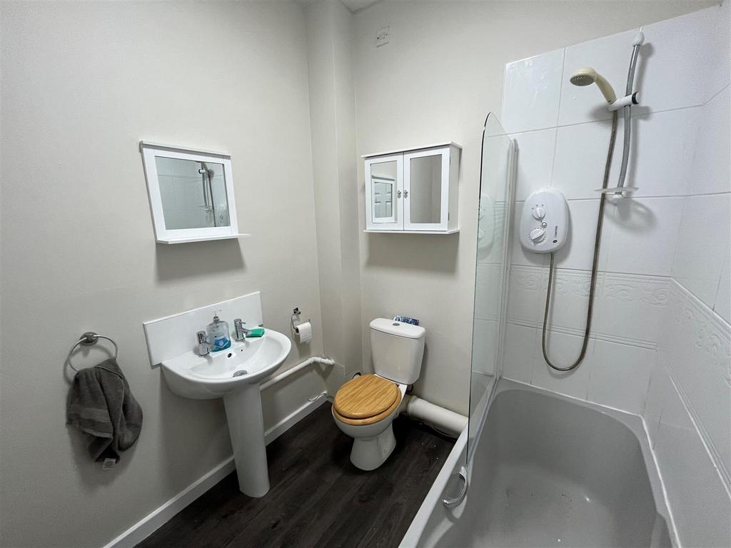 Bathroom 2.jpg