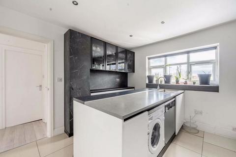 3 bedroom duplex for sale, Whitchurch Lane, Edgware, HA8