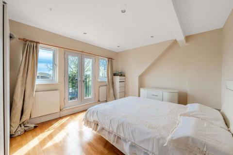 3 bedroom duplex for sale, Whitchurch Lane, Edgware, HA8