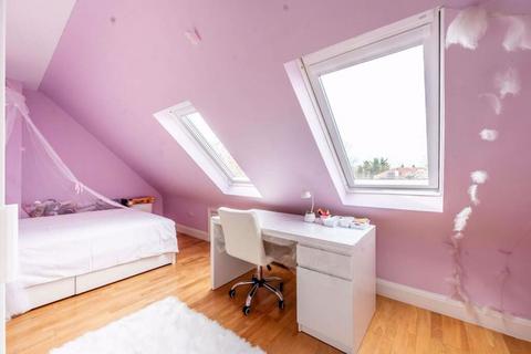 3 bedroom duplex for sale, Whitchurch Lane, Edgware, HA8