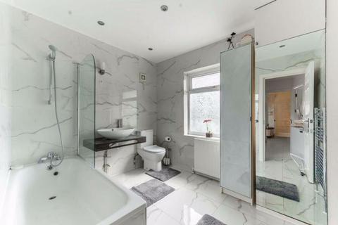 3 bedroom duplex for sale, Whitchurch Lane, Edgware, HA8