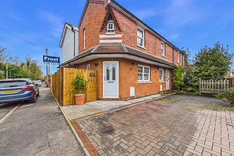 Cores End Road, Bourne End, Buckinghamshire, SL8
