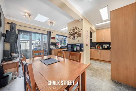4 bedroom terraced house for sale, Hornchurch Road, Hornchurch, RM11