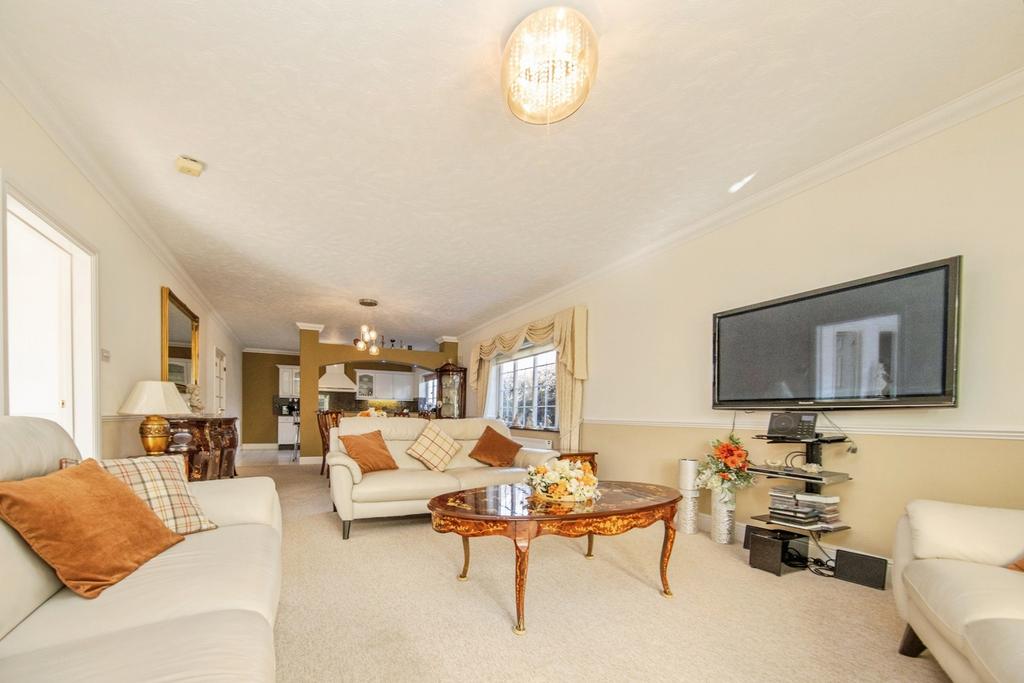6 bedroom bungalow for sale