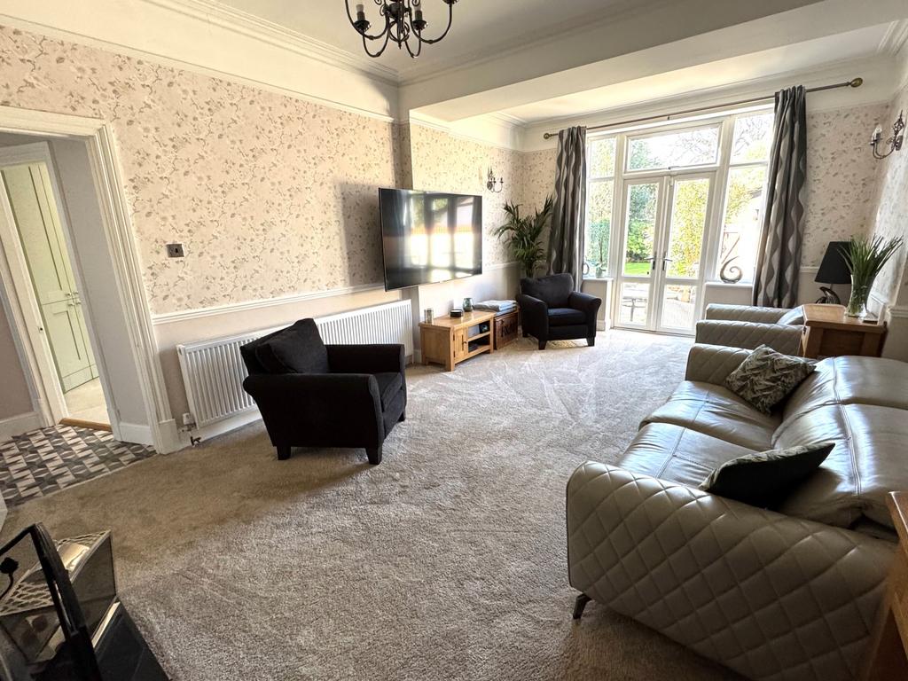 Lounge Right